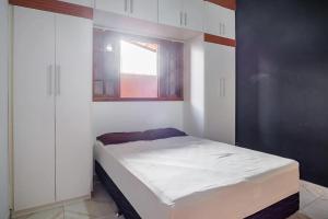 Cama ou camas em um quarto em PARAISO DO ALEXANDRE para 15 hóspedes