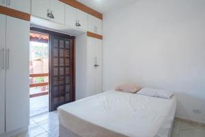 Cama ou camas em um quarto em PARAISO DO ALEXANDRE para 15 hóspedes