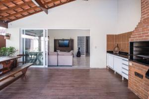A cozinha ou cozinha compacta de PARAISO DO ALEXANDRE para 15 hóspedes