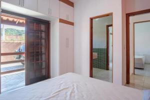 Cama ou camas em um quarto em PARAISO DO ALEXANDRE para 15 hóspedes