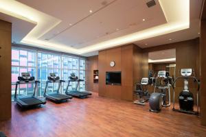 Fitness centrum a/nebo fitness zařízení v ubytování Hilton Garden Inn Zhuhai Hengqin