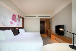 TV a/nebo společenská místnost v ubytování Hilton Garden Inn Zhuhai Hengqin