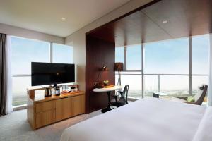TV a/nebo společenská místnost v ubytování Hilton Garden Inn Zhuhai Hengqin