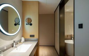 Koupelna v ubytování Hilton Garden Inn Zhuhai Hengqin Sumlodol Park