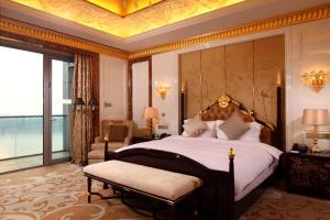 Postel nebo postele na pokoji v ubytování Hilton Nanjing Riverside