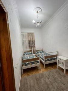 Predel za sedenje v nastanitvi poti apartment