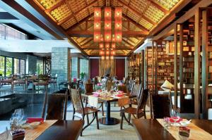 Restaurace v ubytování Hilton Sanya Yalong Bay Resort & Spa