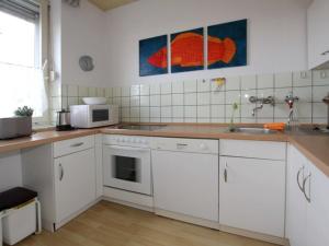 Kuchyň nebo kuchyňský kout v ubytování Bungalow, Dornumersiel + 4 fotografie