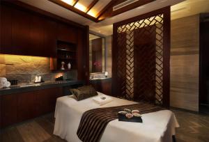 Giường trong phòng chung tại Hilton Tianjin Eco-City