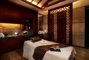 Giường trong phòng chung tại Hilton Tianjin Eco-City