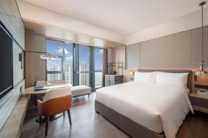 Postel nebo postele na pokoji v ubytování Doubletree By Hilton Xian Fengdong