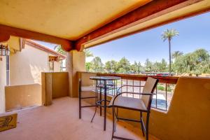 Balkoni atau teres di Chandler Vacation Rental with Pool and Hot Tub Access