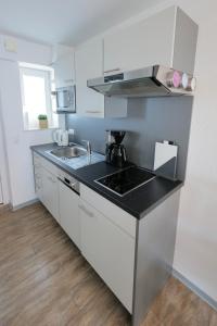 Кухня или мини-кухня в Elena Kempf Haaratelier & Guesthouse
