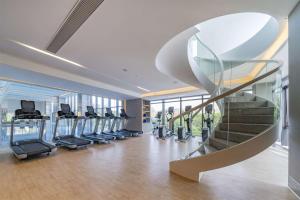 Spordikeskus ja/või sportimisvõimalused majutusasutuses DoubleTree By Hilton Shenzhen Nanshan Hotel & Residences