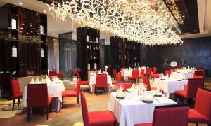芜湖世茂希尔顿逸林酒店餐厅或其他用餐的地方