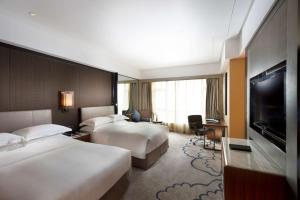 TV a/nebo společenská místnost v ubytování Hilton Zhongshan Downtown