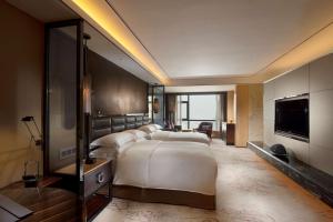 TV a/nebo společenská místnost v ubytování Hilton Zhongshan Downtown