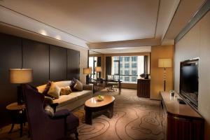 TV a/nebo společenská místnost v ubytování Hilton Zhongshan Downtown