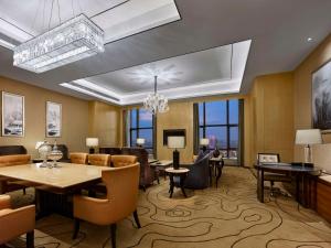 Posezení v ubytování Hilton Zhongshan Downtown