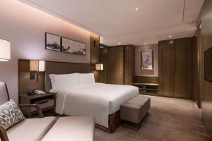 Posteľ alebo postele v izbe v ubytovaní DoubleTree by Hilton Hotel Shiyan