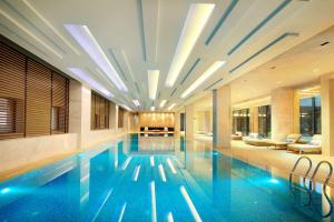 Bazén v ubytování DoubleTree by Hilton Hotel Putian nebo v jeho okolí