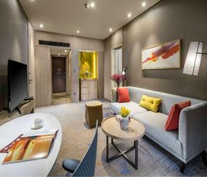 a living room with a couch and a table at Hilton Garden Inn Zhongshan Guzhen in Zhongshan
