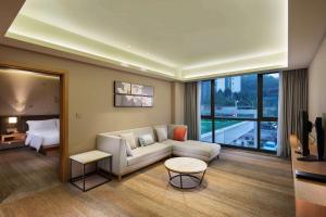 Bazén v ubytování Hilton Garden Inn Shiyan nebo v jeho okolí