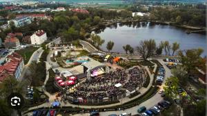 an aerial view of a crowd of people at an event at Apartament REJA CENTRUM in Kętrzyn