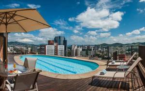 a swimming pool on the roof of a building at Hotel Alphaville in Barueri