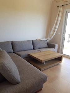 a living room with a couch and a coffee table at Cabo negro bella vista in Fez