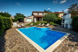 Bazén v ubytovaní Villa Nina with Private pool near Poreč alebo v jeho blízkosti