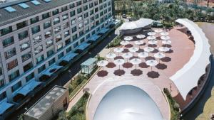 Tòa nhà nơi resort tọa lạc