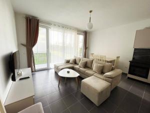 TV a/nebo společenská místnost v ubytování Talea Coast Apartment