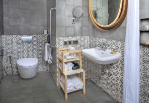DoubleTree by Hilton Goa - Panaji的一间浴室
