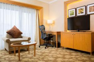 TV a/nebo společenská místnost v ubytování Hilton Garden Inn Hanoi