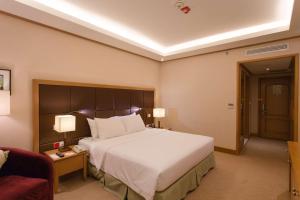 Postel nebo postele na pokoji v ubytování Hilton Garden Inn Hanoi