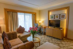 TV a/nebo společenská místnost v ubytování Hilton Garden Inn Hanoi