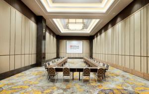 Der Geschäftsbereich oder Konferenzraum in der Unterkunft Hilton Garden Inn Jakarta Taman Palem