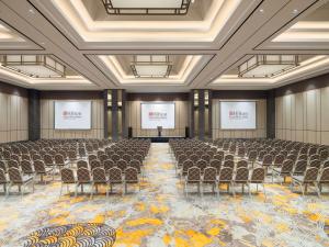 Der Geschäftsbereich oder Konferenzraum in der Unterkunft Hilton Garden Inn Jakarta Taman Palem