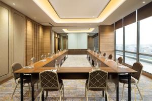 Der Geschäftsbereich oder Konferenzraum in der Unterkunft Hilton Garden Inn Jakarta Taman Palem