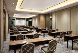 Der Geschäftsbereich oder Konferenzraum in der Unterkunft Hilton Garden Inn Jakarta Taman Palem