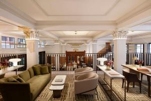 Posezení v ubytování Hilton Melbourne Little Queen Street