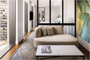 Posezení v ubytování Hilton Melbourne Little Queen Street
