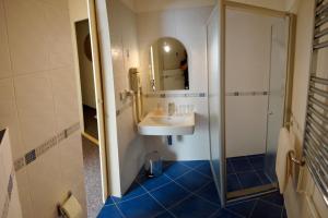Koupelna v ubytování Hotel Babí lom