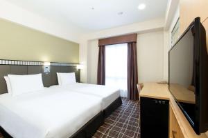 Postel nebo postele na pokoji v ubytování DoubleTree by Hilton Naha