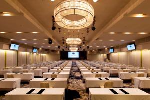 DoubleTree by Hilton Naha Shuri Castle商务区和/或会议室