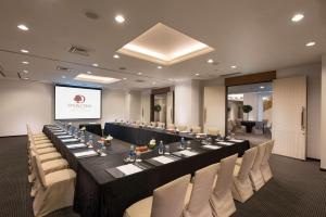DoubleTree by Hilton Naha Shuri Castle商务区和/或会议室