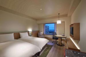 Кровать или кровати в номере Hilton Osaka Hotel