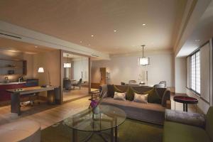 Гостиная зона в Hilton Osaka Hotel