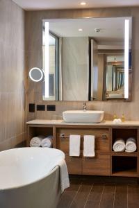Doubletree By Hilton Perth Northbridge的一间浴室